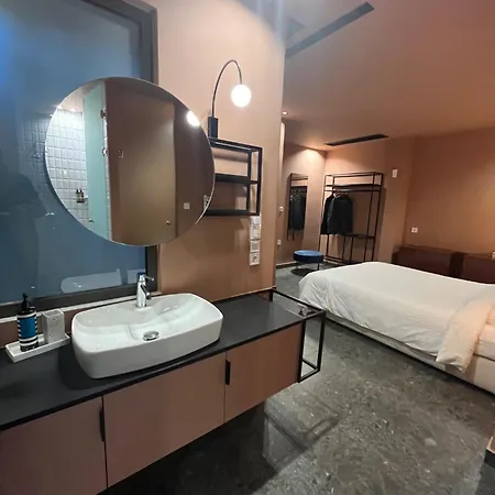 The H Experience Boutique - Free Parking And Fiber Internet Apartment Athens